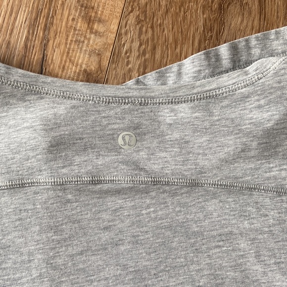 Lululemon size 6 side split top - Picture 4 of 4